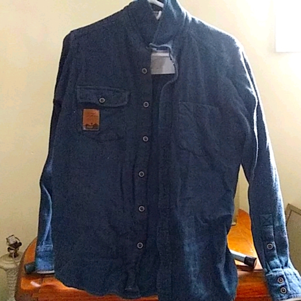 Kavu button down
